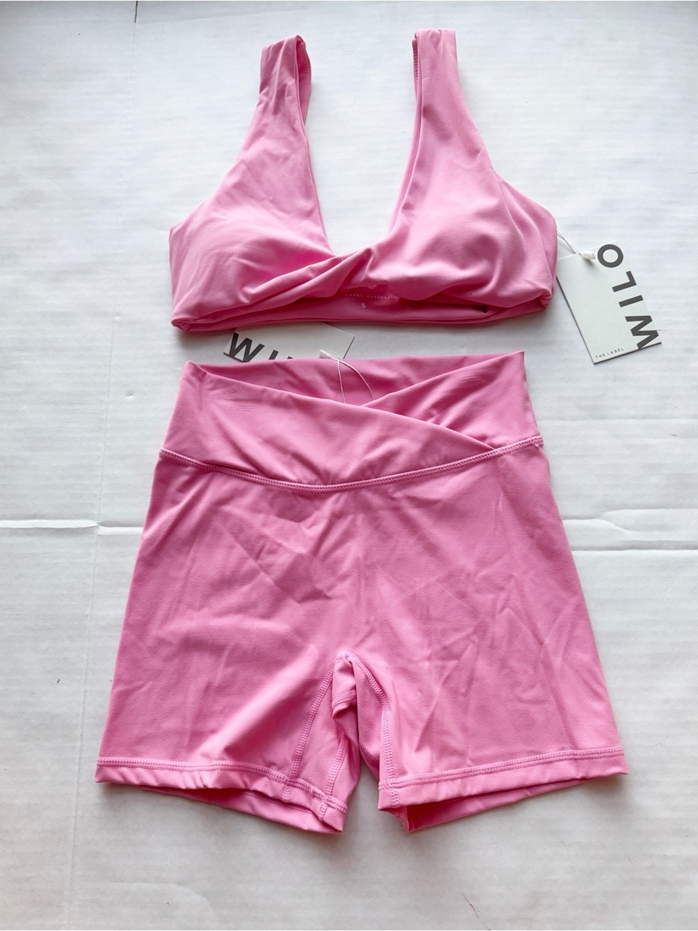 Wilo the Label 2pk Twist Bra V-Waist Short Set in Pink Size Large
NWT